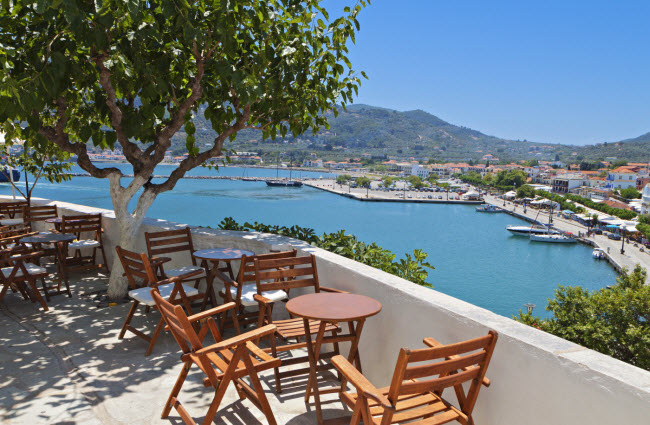 Skopelos, Hi Lạp: Bộ phim “Giai Điệu Hạnh Phúc” được quay gần như hoàn toàn trên hòn đảo Skopelos, đặc biệt quanh bãi biển Kastani Beach.