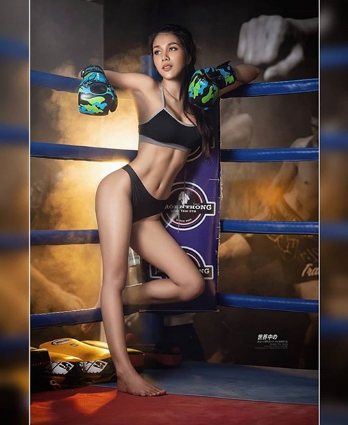 Rãnh bụng sâu hun hút đẹp mê hồn của hot girl xứ chùa Vàng - 5