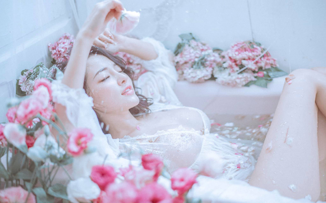 &#34;Chẳng ai có thể biết mình có bao nhiêu năm cuộc đời, cũng đâu thể tồn tại mãi mãi, vậy nên những lời cay nghiệt kia của dư luận và người nói ra cũng không tồn tại mãi&#34;.