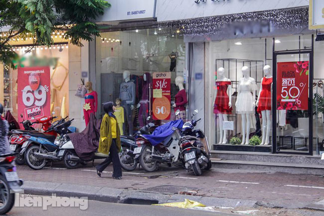 Trước Black Friday, các cửa hàng Hà Nội đồng loạt tung khuyến mãi - 9