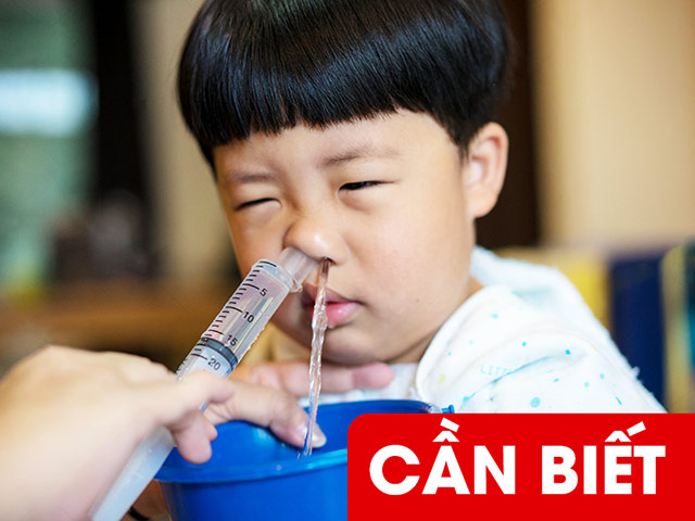 Tin tức sức khỏe - Rửa mũi cho con: Đa số các mẹ đang mắc sai lầm nghiêm trọng này