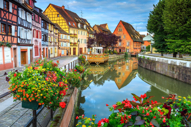 Colmar, Pháp: Thị trấn này hoàn toàn khác so với các ngôi làng cổ khác ở châu Âu khi các ngôi nhà được sơn màu sặc sỡ.