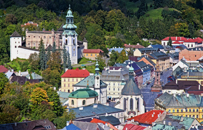 Banská Štiavnica, Slovakia: Thị trấn từ thời Trung Cổ là nơi du khách có thể chiêm ngưỡng các công trình kiến trúc cổ độc đáo. Nơi đây cũng được tổ chức UNESCO công nhận là di sản thế giới.
