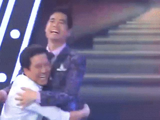 Giải trí - Trường Giang và Hari Won "khóc thét" khi thấy ông hoàng nhạc sến