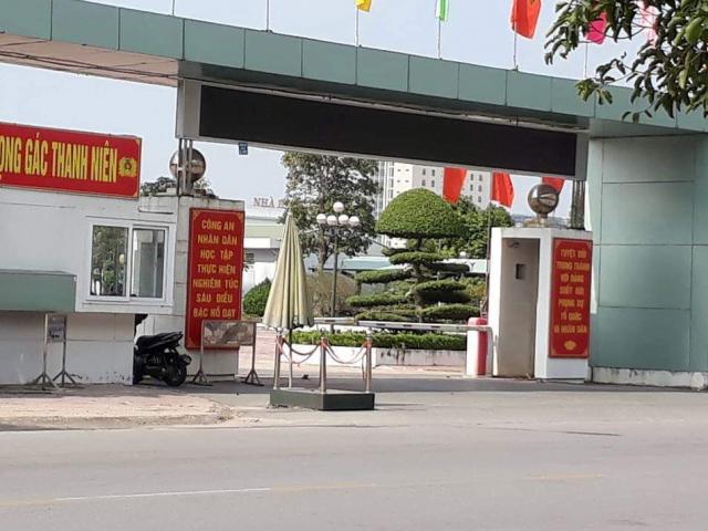 Táo tợn xông vào trụ sở công an tỉnh đập phá xe ô tô của người phụ nữ