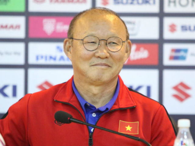 Bóng đá - HLV Park Hang Seo có cho Ngọc Hải, Văn Hậu nghỉ đá để tẩy thẻ?