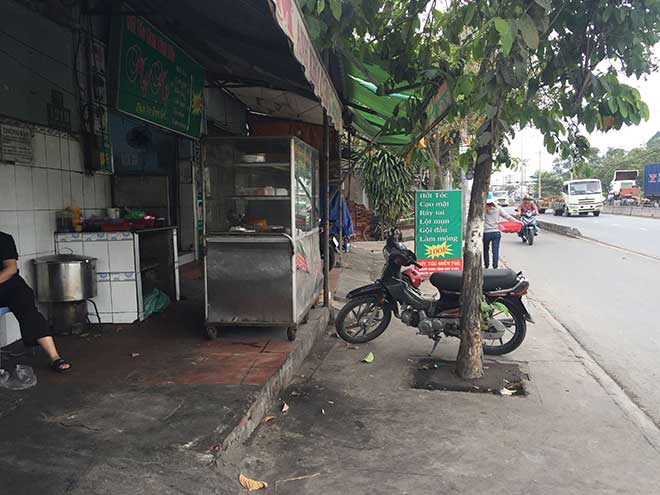 Hai thanh niên ở Sài Gòn bị chém chết trước nhà - 1