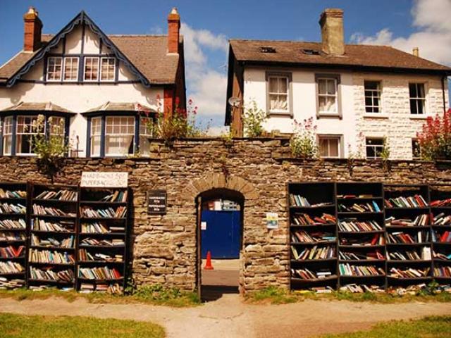 Du lịch - Được bao quanh bởi sách tại thị trấn sách có 1-0-2 trên thế giới