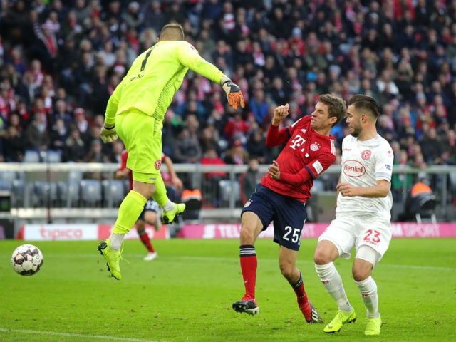 Bayern Munich - Dusseldorf: Cú hat-trick ngược dòng phi thường