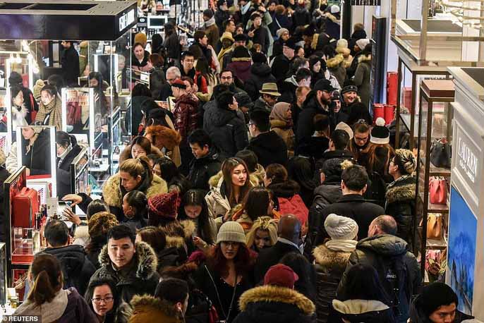 Chen lấn, ẩu đả và đổ máu “săn” hàng giảm giá dịp Black Friday - 4