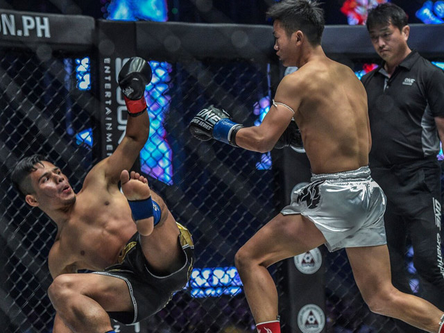 Thể thao - Nhà vô địch Muay Thái bị đá suýt gãy tay vì “trêu ngươi” đối thủ