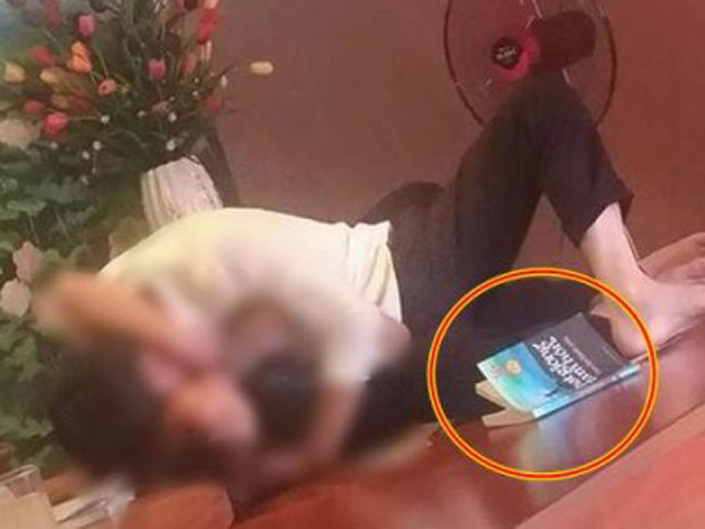 Bạn trẻ - Cuộc sống - Ngán ngẩm cặp đôi táo bạo "yêu thoáng" trong quán cà phê