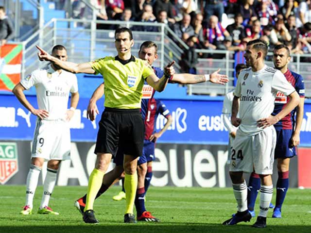 Real Madrid thua thê thảm: ”Cơn ác mộng” từ công nghệ VAR