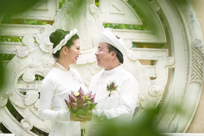 Hình ảnh đẹp trong lễ Hằng Thuận của nữ ca sỹ và chồng Thứ trưởng - 2