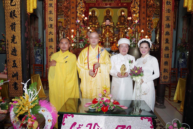 Hình ảnh đẹp trong lễ Hằng Thuận của nữ ca sỹ và chồng Thứ trưởng - 6