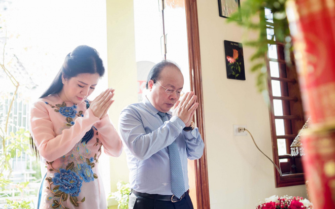 Hình ảnh đẹp trong lễ Hằng Thuận của nữ ca sỹ và chồng Thứ trưởng - 2
