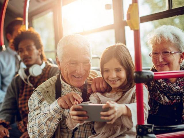 Giáo dục - du học - Bà mẹ gây tranh cãi vì không muốn con nhường chỗ cho người già