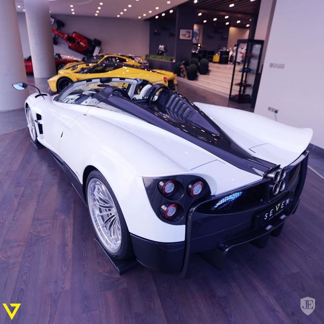 Siêu phẩm Pagani Huayra Roadster "1 of 100" được rao bán - 4