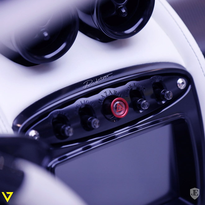 Siêu phẩm Pagani Huayra Roadster "1 of 100" được rao bán - 8