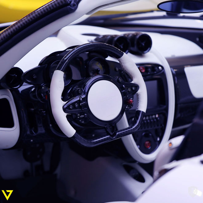Siêu phẩm Pagani Huayra Roadster "1 of 100" được rao bán - 7