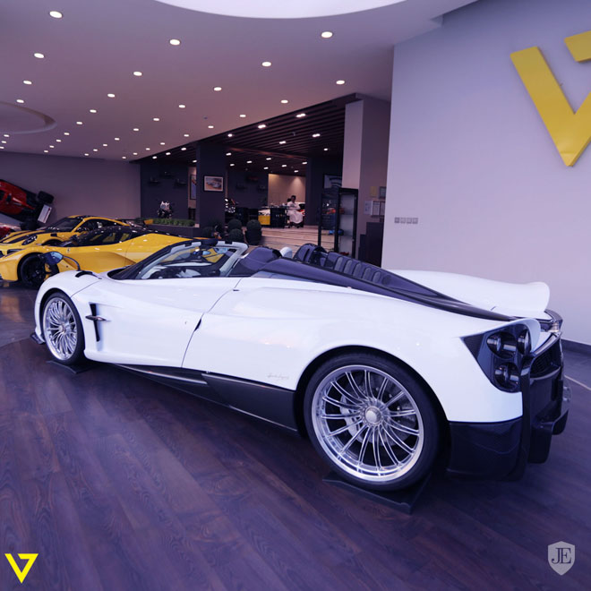 Siêu phẩm Pagani Huayra Roadster "1 of 100" được rao bán - 3