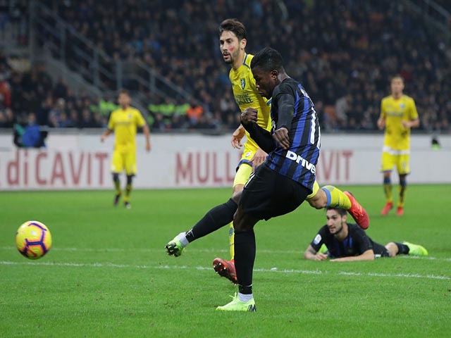 Inter Milan - Frosinone: 2 ngôi sao hủy diệt & cuộc đua tử thần
