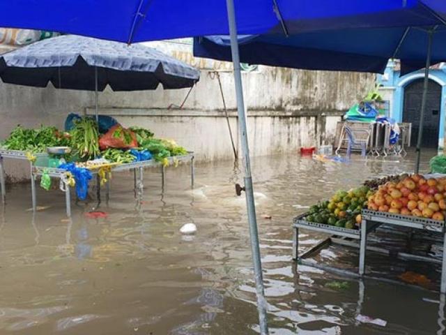 Giá thực phẩm tại HCM “nhảy vọt” sau bão số 9