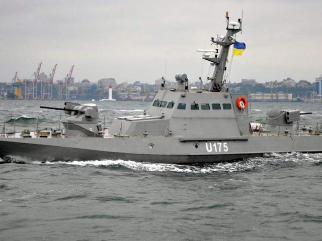 Nga nổ súng dữ dội, bắt sống tàu chiến Ukraine ”xâm phạm lãnh hải”