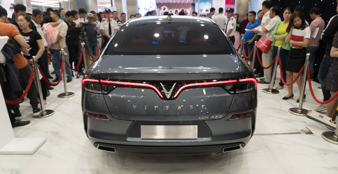 Hàng trăm người dân Sài Gòn đến đặt xe VinFast tại sự kiện trưng bày - 8