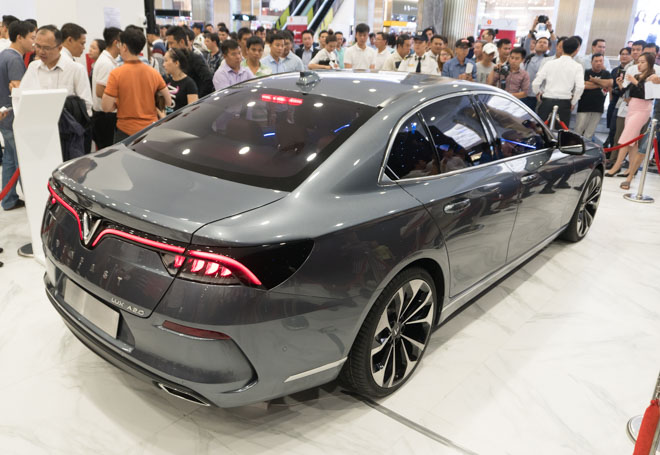 Hàng trăm người dân Sài Gòn đến đặt xe VinFast tại sự kiện trưng bày - 9