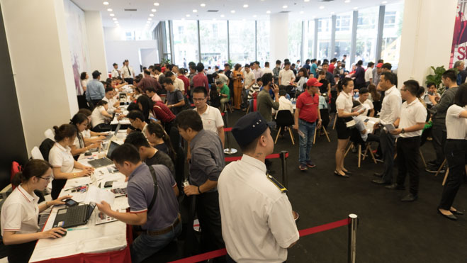 Hàng trăm người dân Sài Gòn đến đặt xe VinFast tại sự kiện trưng bày - 10