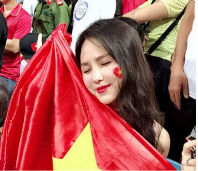 Hot girl quyến rũ nhất AFF Cup: Fan Việt đọ sắc mỹ nhân Thái Lan - 12
