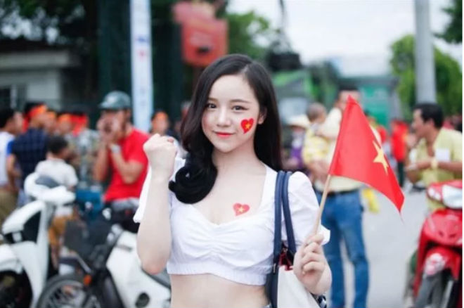 Hot girl quyến rũ nhất AFF Cup: Fan Việt đọ sắc mỹ nhân Thái Lan - 16