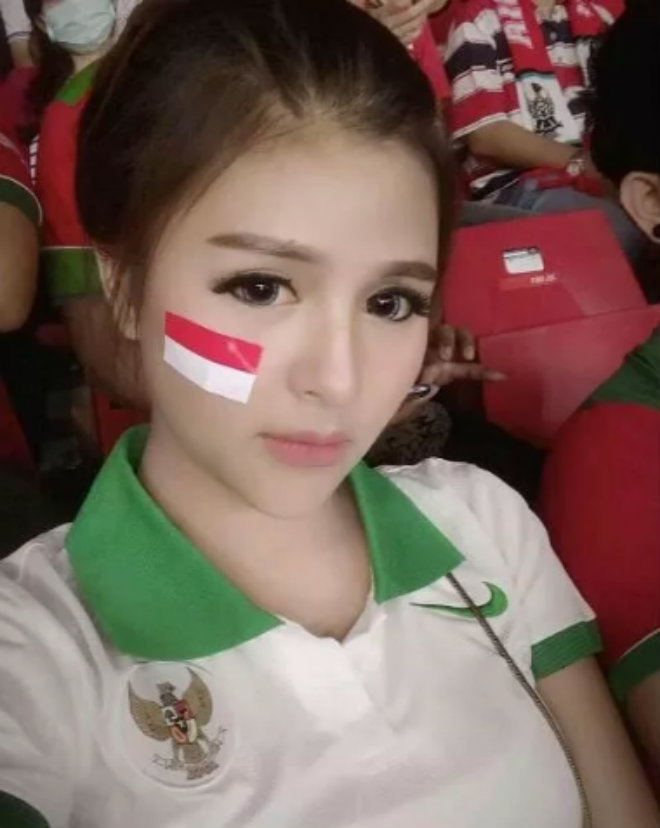 Hot girl quyến rũ nhất AFF Cup: Fan Việt đọ sắc mỹ nhân Thái Lan - 6