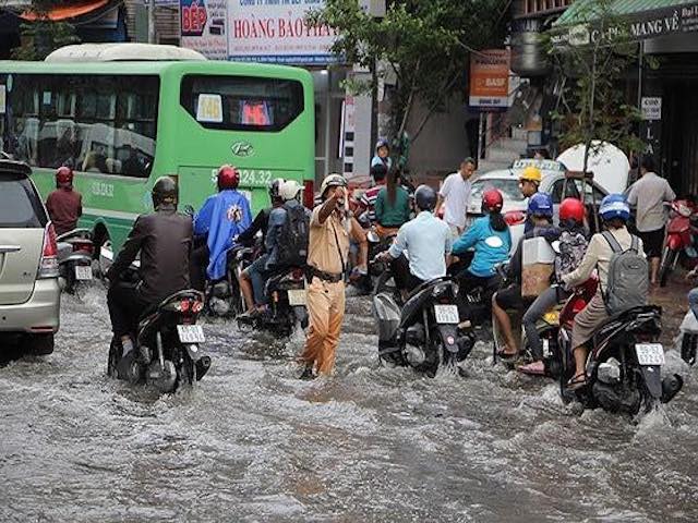 2 ứng dụng cần có trên điện thoại khi trời mưa bão