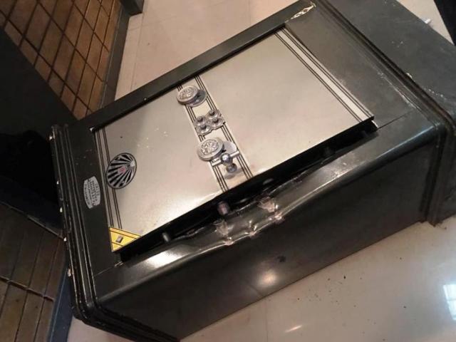 Pháp luật - Người nước ngoài rụng rời thấy két sắt chứa đầy tiền vàng “không cánh mà bay”