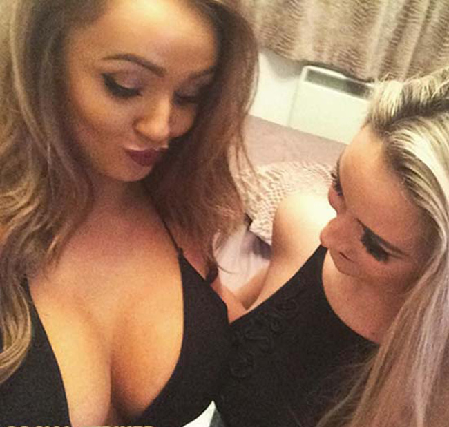 2 cô bồ sexy của thủ môn Philippines rời AFF Cup trước bán kết với VN - 13