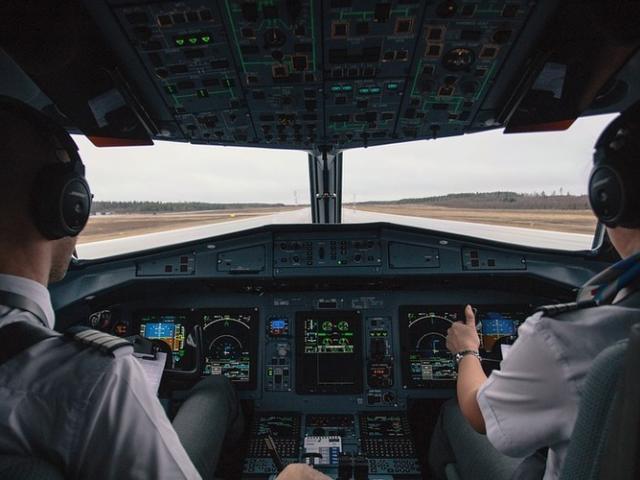 Phi thường - kỳ quặc - Chuyện xảy ra khi phi công ngủ quên trên máy bay