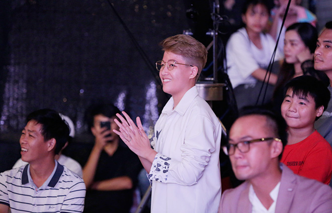 "Hot girl ca cổ" công khai hôn nhân đồng giới trên sóng truyền hình - 3