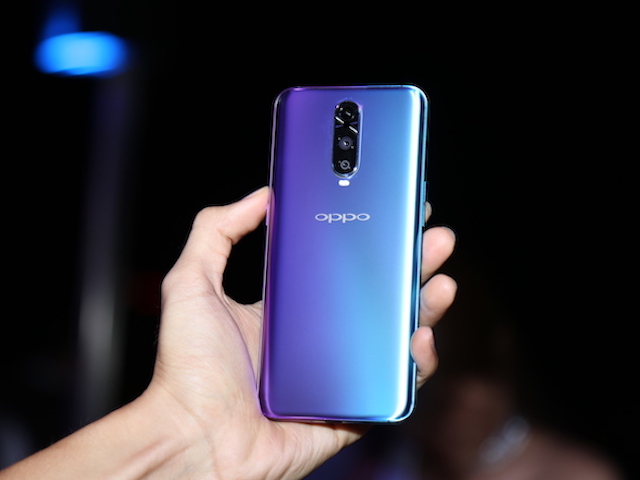 Dế sắp ra lò - Oppo R17 Pro trình làng tại VN: Mặt lưng đẹp "rụng tim", camera chuyên trị chụp đêm