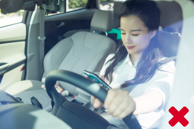 Nghiên cứu thú vị: Nhắn tin khi lái xe cũng giống như nhắm cả hai mắt - 1