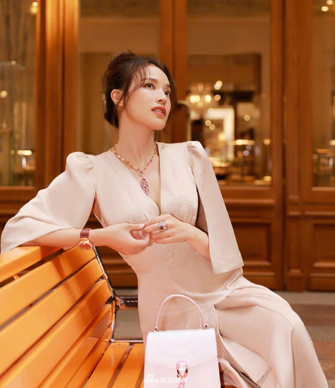 "Nữ hoàng phim nóng" vướng tin đồn dính líu quan tham có 100 nhân tình - 2