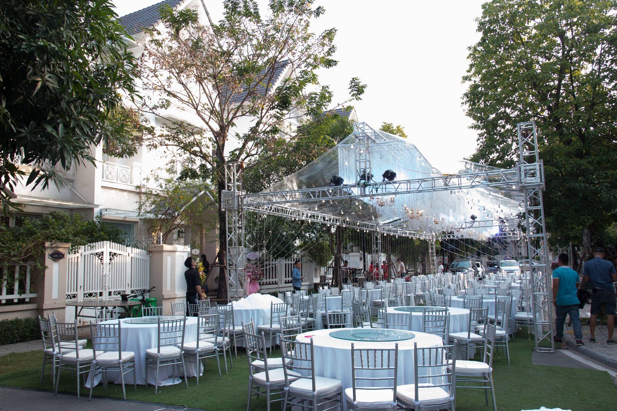 Nam ca sỹ "sưu tầm sổ đỏ", mở tiệc tân gia hàng trăm khách mời tại biệt thự 20 tỷ - 2