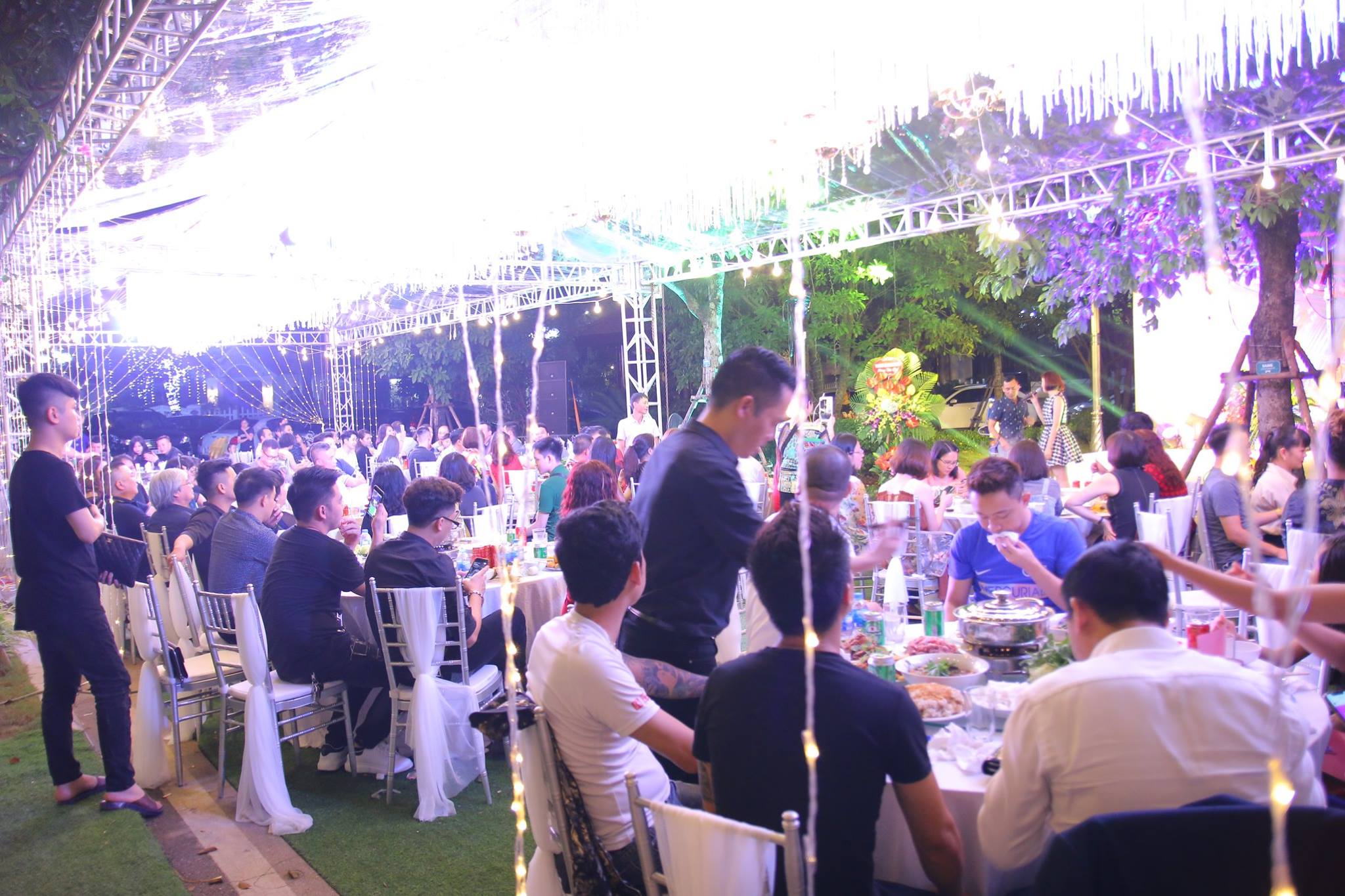 Nam ca sỹ "sưu tầm sổ đỏ", mở tiệc tân gia hàng trăm khách mời tại biệt thự 20 tỷ - 7