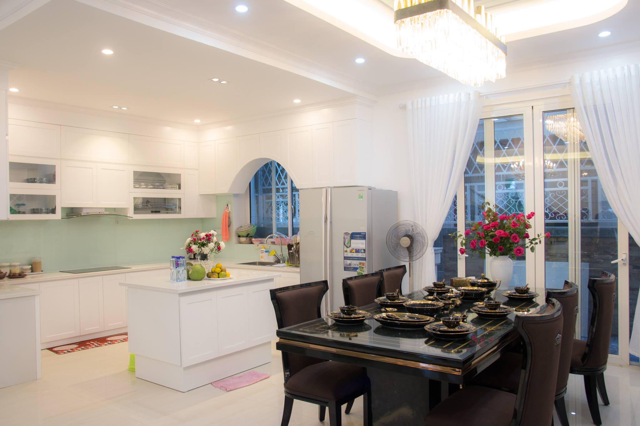 Nam ca sỹ "sưu tầm sổ đỏ", mở tiệc tân gia hàng trăm khách mời tại biệt thự 20 tỷ - 4