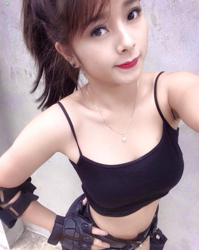 Hot girl làng hài chầu chực đặt vé xem Việt Nam - Philippines, và đây là kết quả - 2