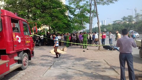 Hà Nội: Xe PCCC gây tai nạn, 1 người đàn ông tử vong - 1