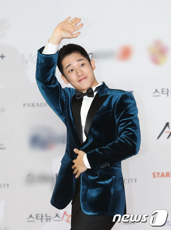 Mỹ nữ "bức tử" vòng 1 làm lu mờ hơn 150 ngôi sao khác trên thảm đỏ - 3