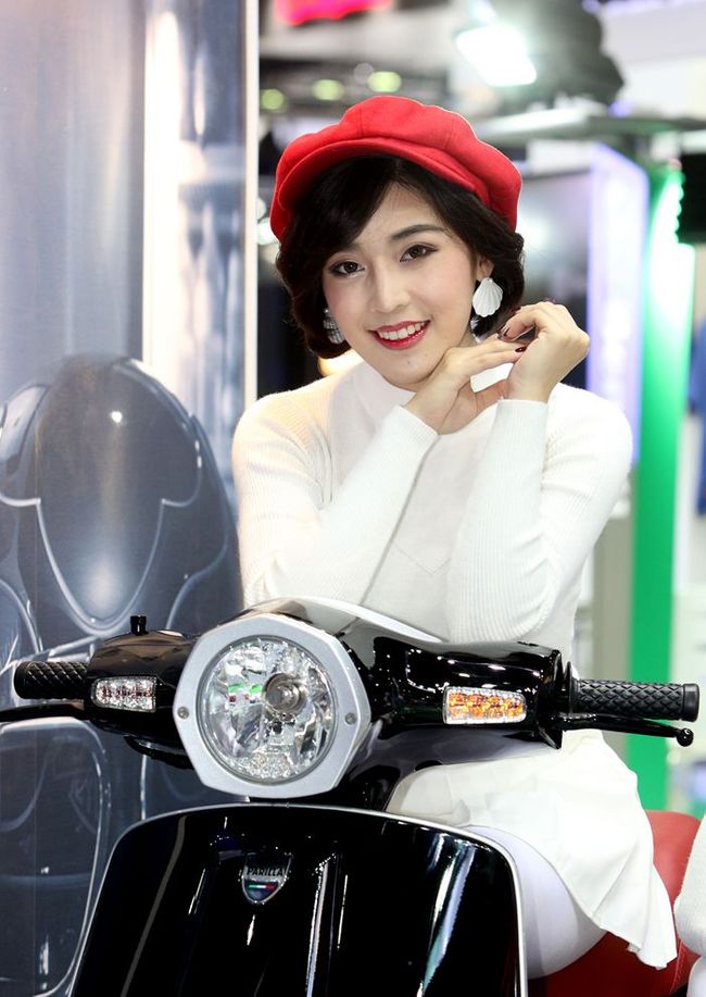 Nụ cười đốn tim cánh mày râu.