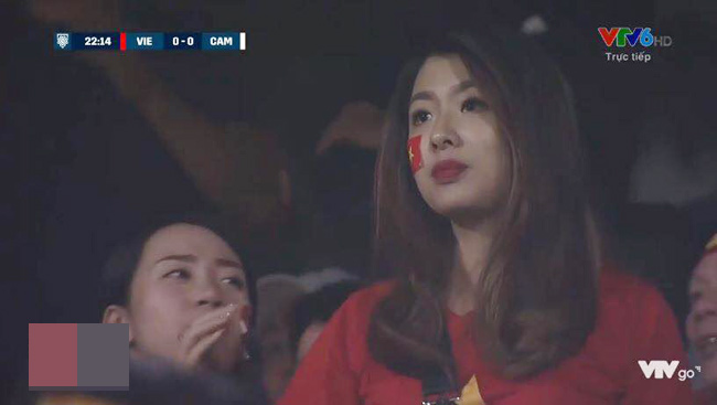 Hồng Ngọc (21 tuổi) khiến fan bóng đá "rần rần" chỉ sau vài giây xuất hiện trên sóng truyền hình. 